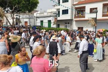  La chiquillería se purifica contra la pandemia en Lomo Magullo/Francisco Javier Santana.